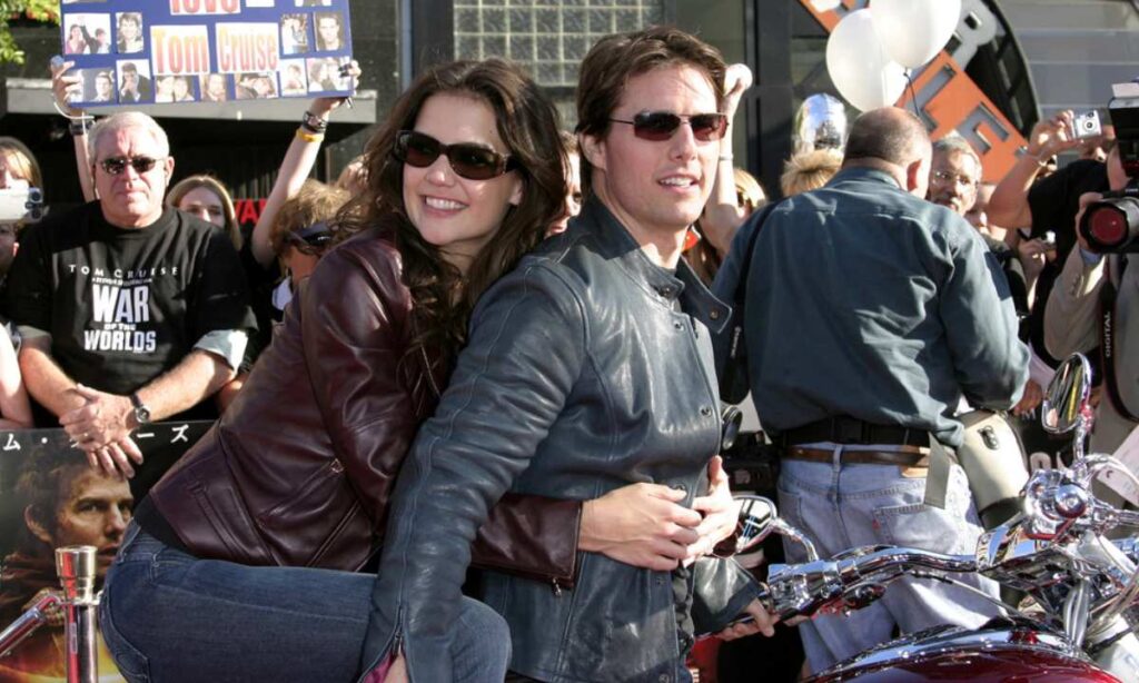 Kejti Holms na motoru sa Tom Kruzom.