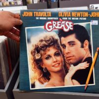 Grease - Olivija Njutn Dzon i Dzon Travolta
