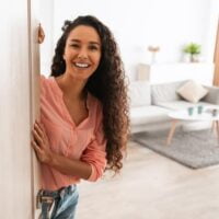 Lepa postavka stola je neizostavan deo iznenađenja kada pozovete prijateljice u goste, i način na koji im prenosite vašu dobrodošlicu