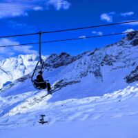 Prevoz žičarom u biseru Alpa, selu Saas Fee