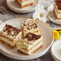 Plazma torta posuta mrvicama čokolade