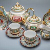 Elegantan beli komplet carskog ruskog porcelana