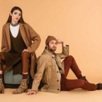 Par obučen u usklađene ,jesenje boje