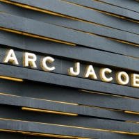 Slovima napisano Marc Jacobs.