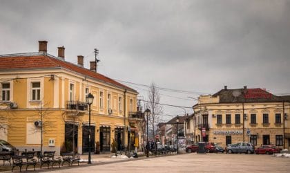 Centar Negotina, žute zgrade s početka prošlog veka.