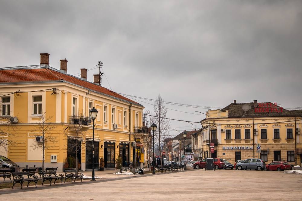 Centar Negotina, žute zgrade s početka prošlog veka.