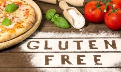 Pica, paradajz, natpis gluten free.