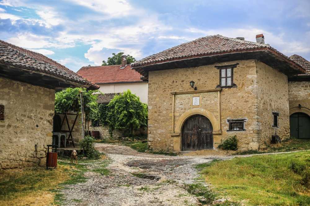 Starii kameni podrumi vina-rajačke pimnice u okolini Negotina.