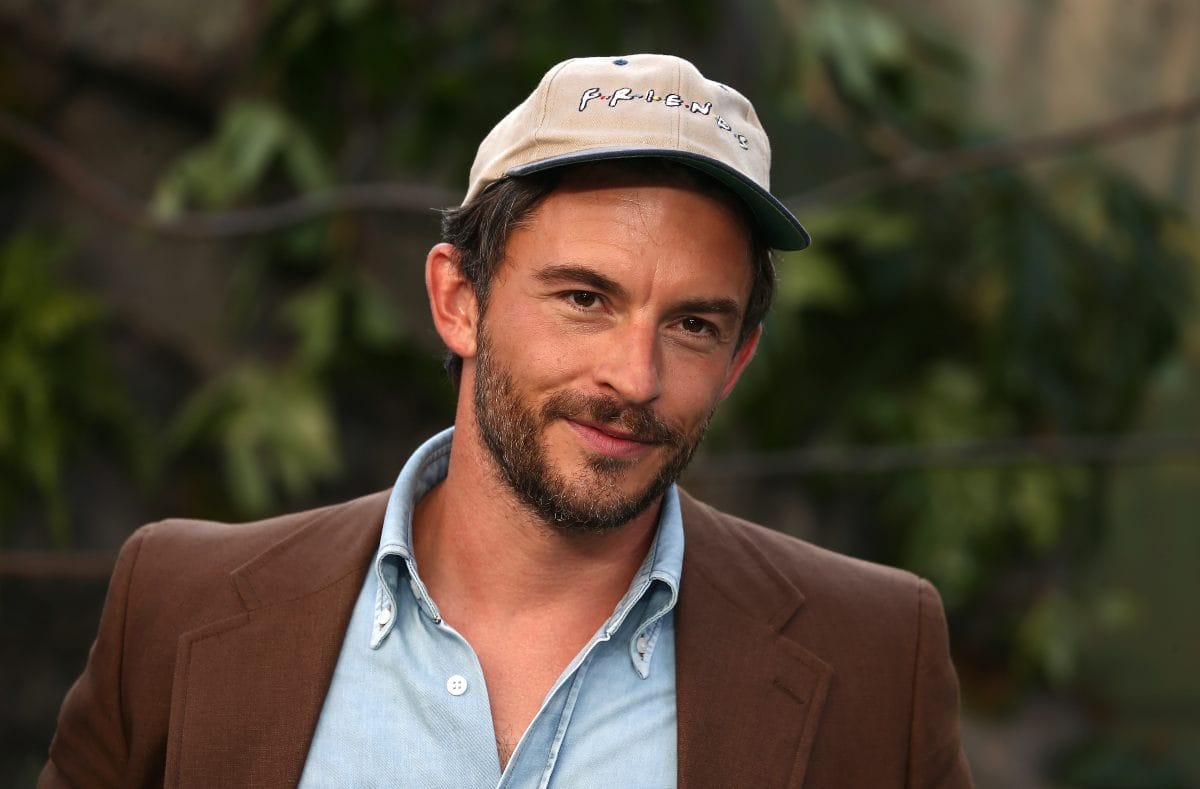 Džonatan Bejli sa kačketom.