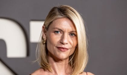 Kler Dejns, portret, izražena joj je mimika na licu, vide se bore, izgleda prirodno.