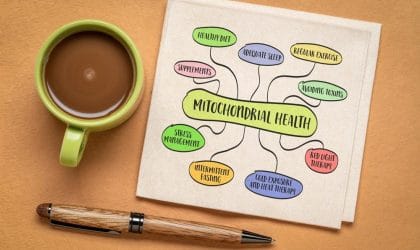 Na papiru je ispisano za šta je sve bitna organela mitohondrija.