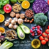 Avokado, zelene salate. brokoli, pečurke, kupus i dr. voće i povrće.