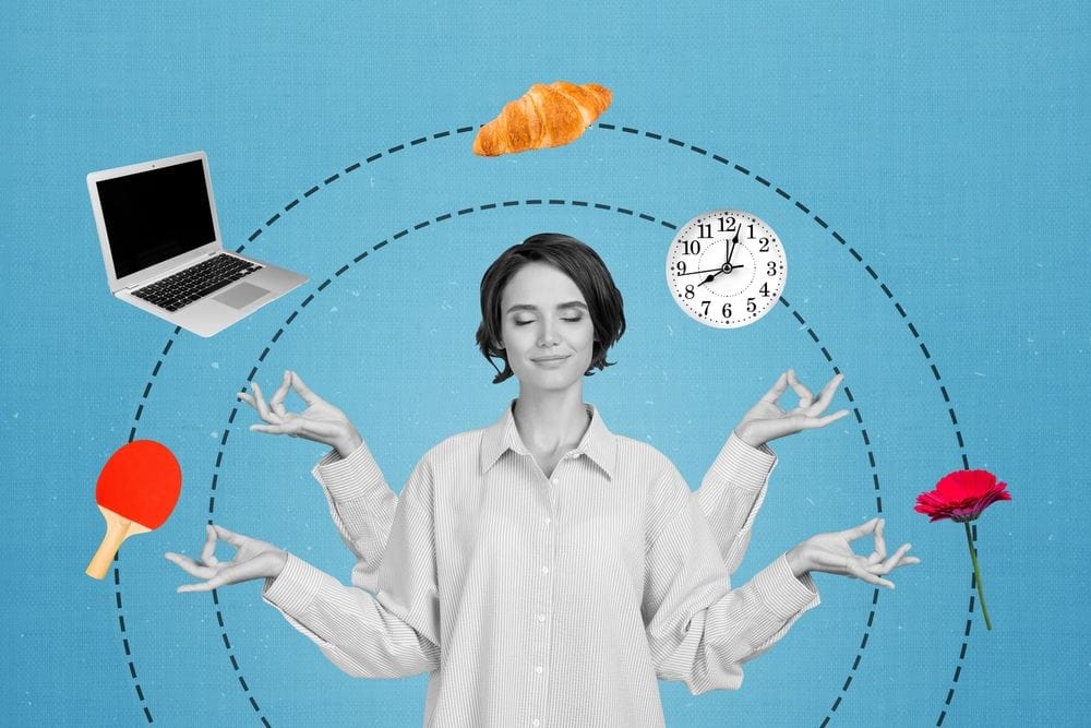 Žena koja planira vreme za razne životne aktivmosti, posao, pin pong, kuvanje itd