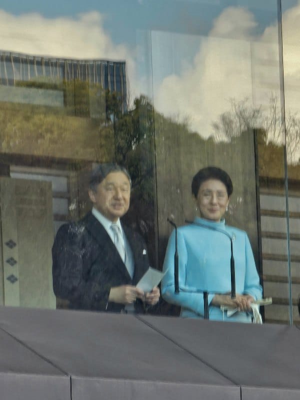 Car Haruhito, obraća se iz Carske palate na prvi dan Nove godine.