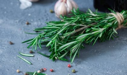 Ruzmarin, beli luk, biber.