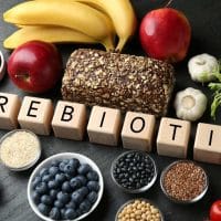 Hrana koja sasrži nesvarljiva vlakna, banane, laneno seme, beli luk, jabuke, pasulj, paradajz...