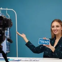 Influenserka snima garderobu.
