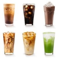 Kafa i mača čaj servirani na razne načine.