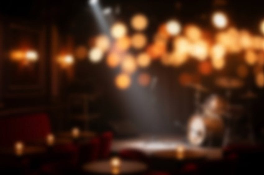 Koncertno osvetljenje i scena pred koncert.