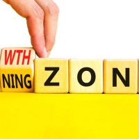 Kocke sa pojedinačnim slovima na kojima piše learning zone-zona učenja, a iznad growth-razvoj.