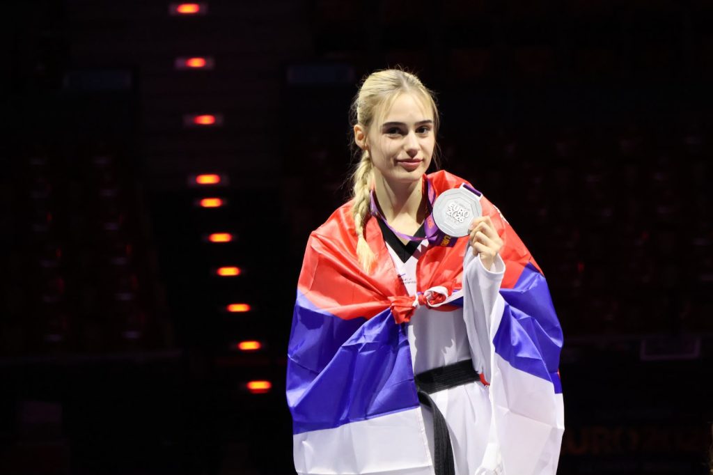 Djevojka sa čuvarom – Andrea Bokan Djevojka sa čuvarom – Andrea Bokan