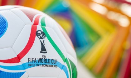 Lopta FIFA 2026., karakteristične boje i logo.