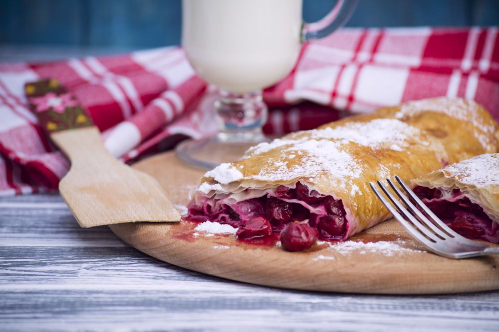 Pita sa višnjama | Recepti za sočnu pitu od višanja Pita sa višnjama | Recepti za sočnu pitu od višanja