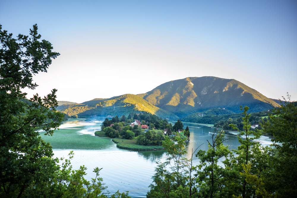 Priroda u Međuvršju. Jezero, planine...