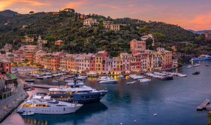 Portofino na obali Italije u sumrak.