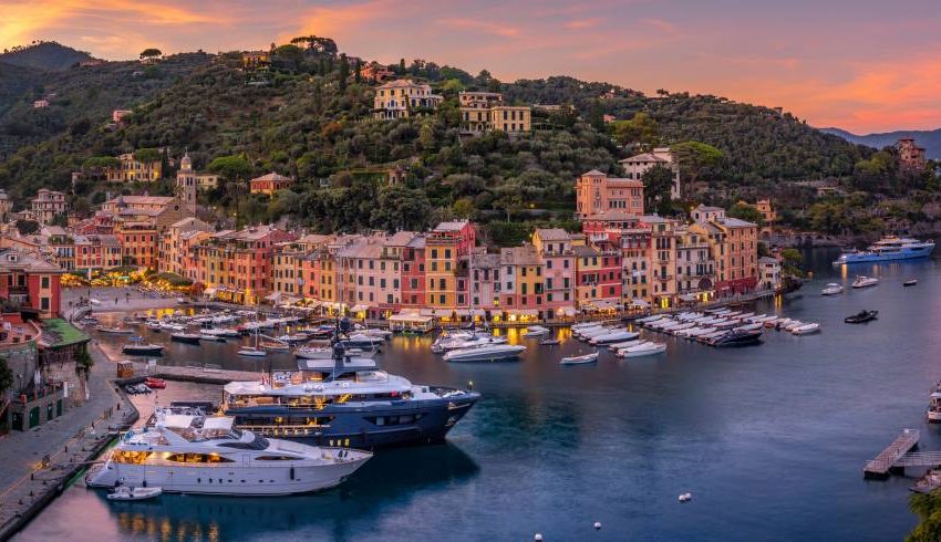 Portofino na obali Italije u sumrak.