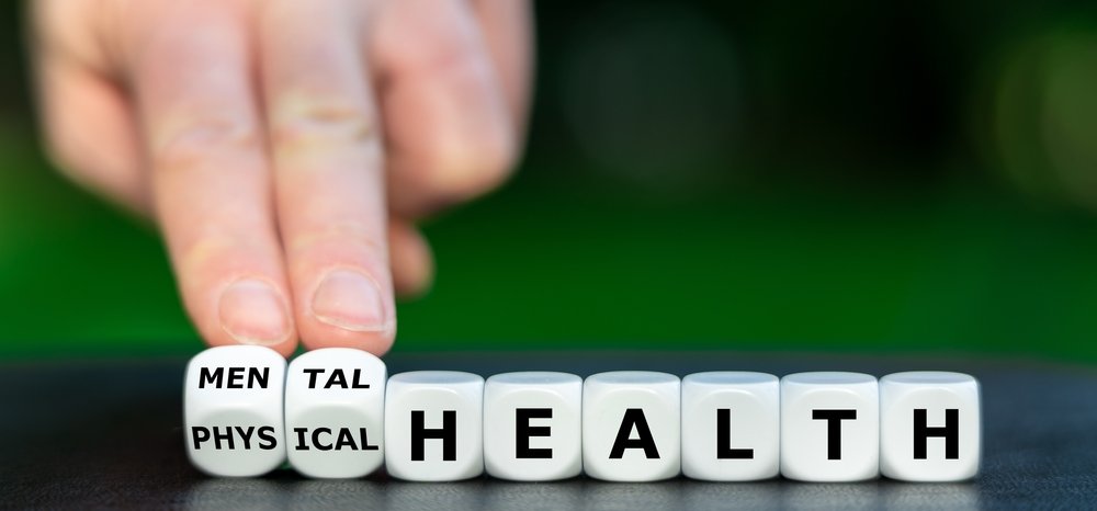 Kockice u zavisnosti kako se okrenu proikazuju reči phzsical ili mental health.
-fizičko ili mentalno zdravlje.