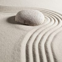 Putanja u pesku, zaobilazak kamena. ZEN