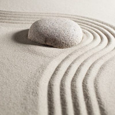 Putanja u pesku, zaobilazak kamena. ZEN