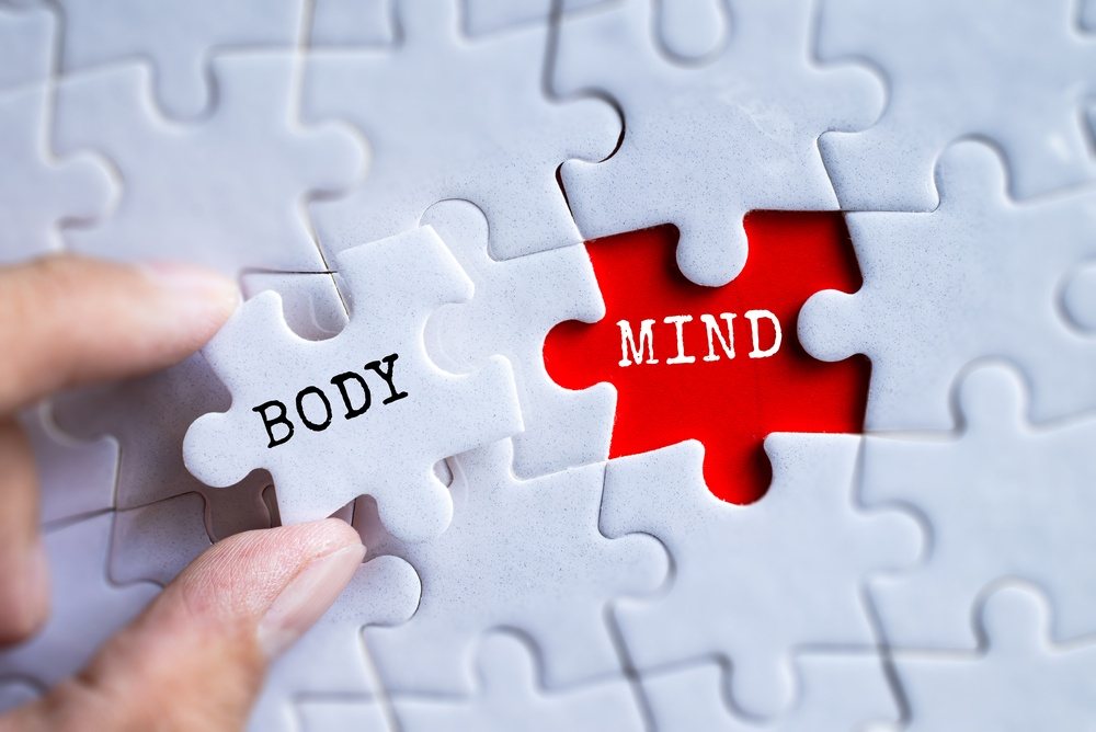 Beli puzzle delovi, na jednom od njih piše body, a na mestu gde taj deo fali piše mind.